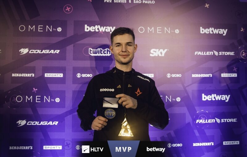 Device kåret som MVP ved BLAST Pro Series São Paulo